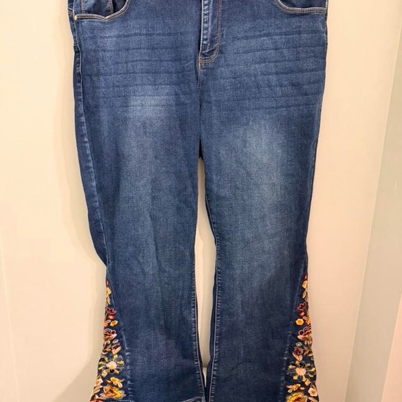 Floral Embroidered Jeans-BOHO/Blue Savvy - Picture 4 of 10